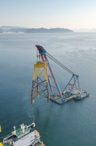 Floating crane loading out jacket foundations for the Changfang & Xidao offshore wind farms, Taiwan