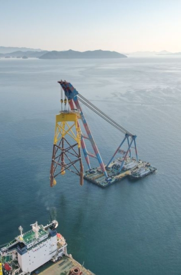 Floating crane loading out jacket foundations for the Changfang & Xidao offshore wind farms, Taiwan